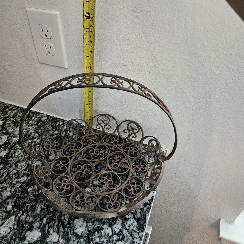 Vintage wrought iron brown fruit bowl basket decorative scrolled design w/handle